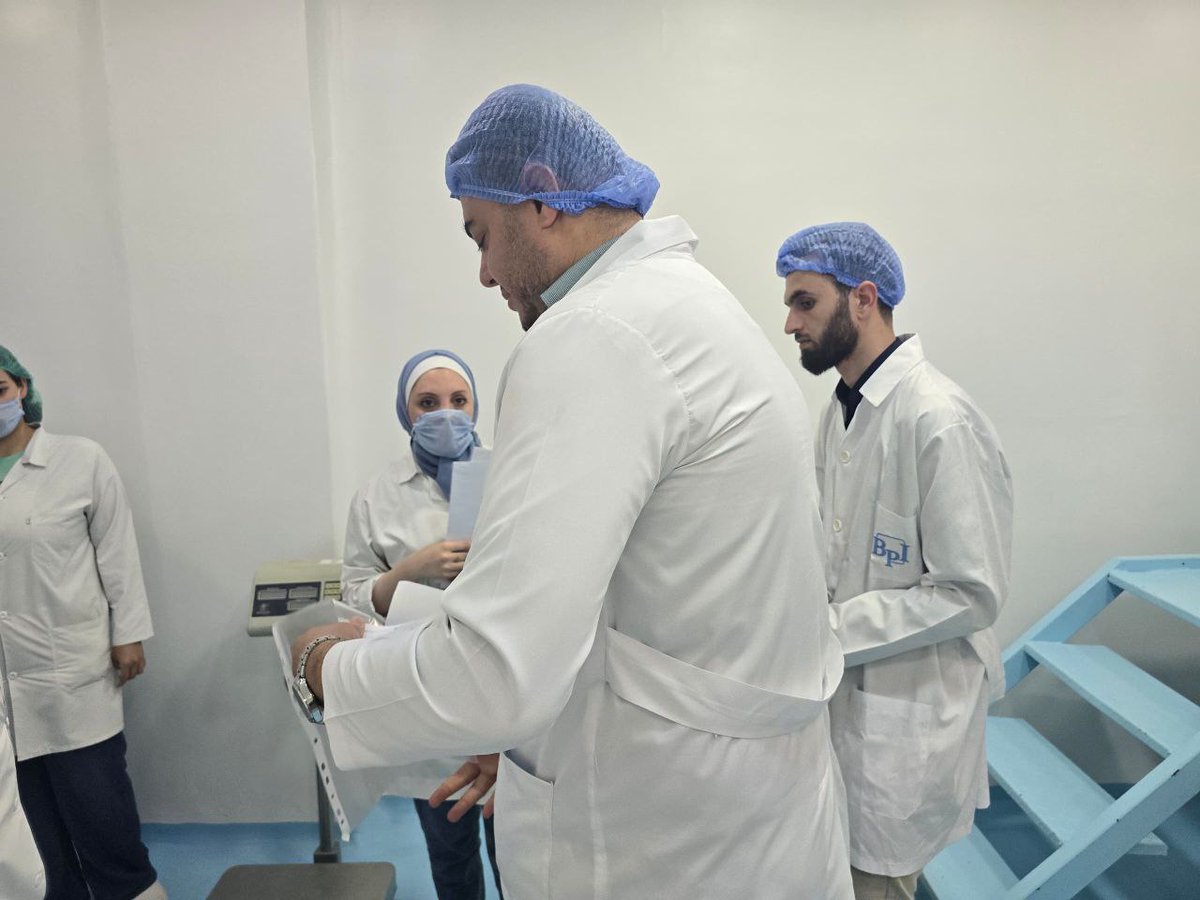 SyrMOfH's tweet image. للاطلاع على واقع تصنيع الأدوية، أجرى معاون وزير الصحة الدكتور "عبدو محمد بشير" محلي جولة تفقدية على مصانع الأدوية شملت محافظتي حلب وإدلب، وذلك لوضع خطط للنهوض بمستوى الدواء السوري بما يعزز قدرته التنافسية في الأسواق الخارجية.
#الجمهورية_العربية_السورية
#وزارة_الصحة