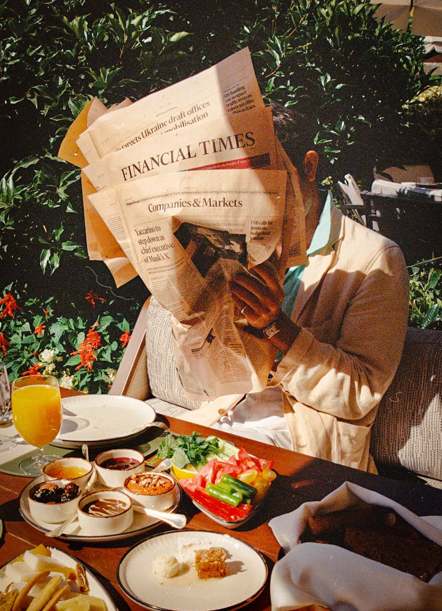 FSSultanahmet's tweet image. Days like these feel like chapters from an old love story.🍇🎞️

Istanbul doesn’t just show you its beauty, it slowly reveals it. One ferry ride, one shared table, one hidden courtyard at a time.💛 
#FourSeasons #SummerWithFS #FSSultanahmet #SummerCity #Istanbul #OldCity