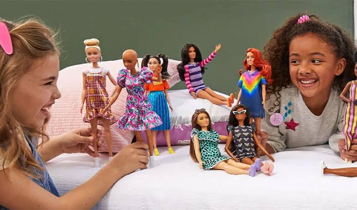 JahanzebWe's tweet image. In Afghanistan, even childhood is under attack.
Taliban have banned dolls and other toys in Kandahar, calling them “impermissible.” At the same time, million girls are banned from schooling and universities.
A regime that fears both joy & education is afraid of its own people.