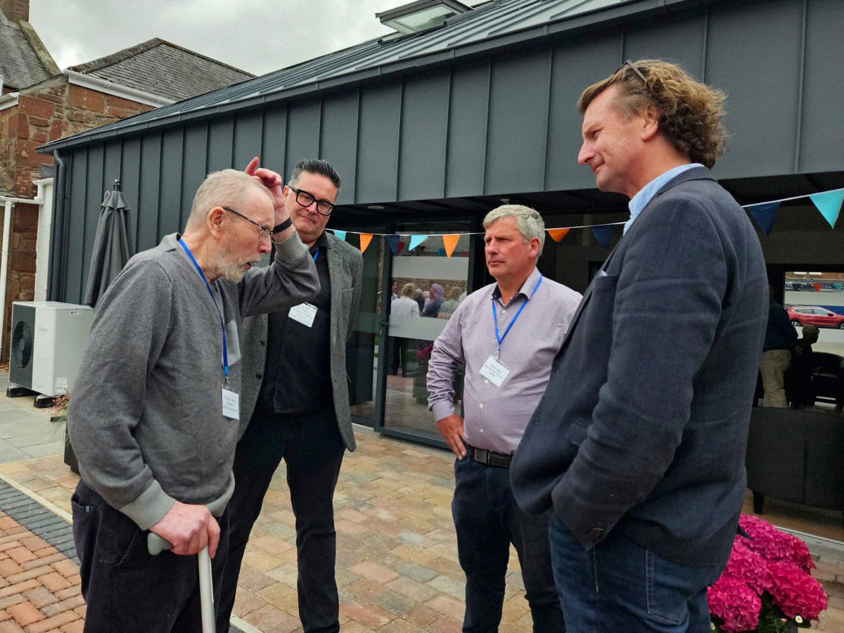 DaveDooganSNP's tweet image. 🤝 I recently had the privilege of visiting the new Annexe at Kirrie Connections to meet with Graham Galloway and the rest of the remarkable team there.
👏 The work they do supporting people with dementia and their families is truly inspiring. Huge credit to all involved.