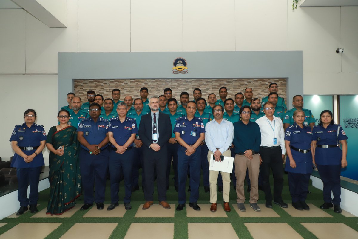 UNODC_ROSA's tweet image. In Bangladesh, a 4-day training was launched for 25 Dhaka Metropolitan Police officials to strengthen responses against drugs & HIV/AIDS, with focus on gender/human rights. Mr. Abu Hasan Tarique, Add'l IGP, Police Staff College graced the training, held with Home Ministry & NASP.