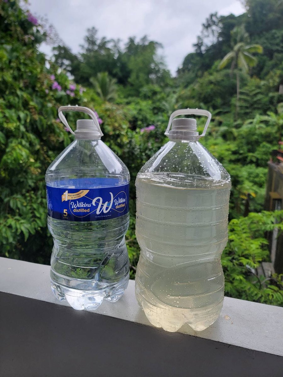 kyun_chome's tweet image. 水道水で歯を磨いてはいけない理由
右が水道からでてきた水
フィリピンの地方の水道水は地下水を組み上げているだけなので、雨が降ると蛇口から泥水が出てきます。ローカルの食堂に行くと、この水で米を炊いたりパスタを茹でたりするので、慣れてない人は注意が必要です。雨が振ったあとは特に注意