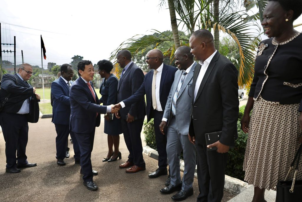 FAOUganda's tweet image. Delighted to welcome @FAODG QU Dongyu to Uganda on his official visit.
Received by Hon. @DrRwamiramaBK and @PS_MAAIF of @MAAIF_Uganda, the DG held fruitful discussions on accelerating @GovUganda’s agricultural transformation agenda🇺🇬🌱