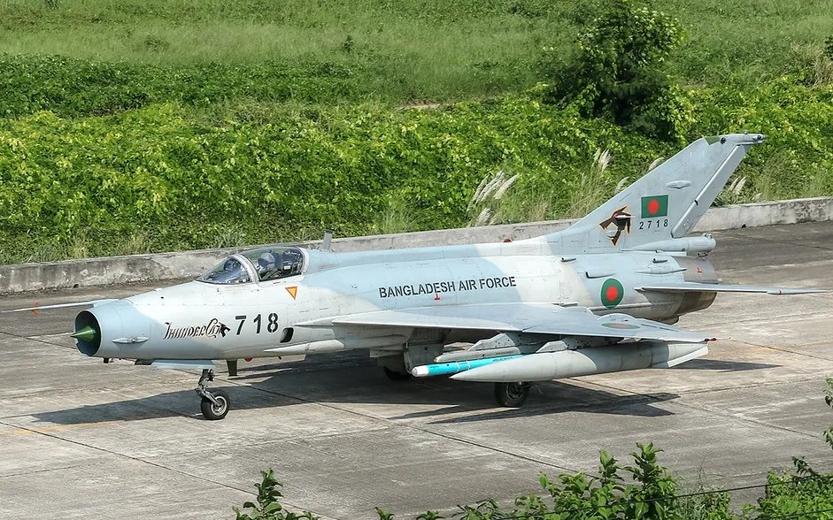 Pradhan_Gurjar ЁЯПП (@gurjar_7896) on Twitter photo BREAKING: A Bangladesh Air Force F-7 BGI jet has crashed into Milestone School & College in Uttara, Dhaka, leaving one dead and multiple casualties, according to the Inter Services Public Relations Directorate.
#рдмрд╛рдВрдЧреНрд▓рд╛рджреЗрд╢рдПрдпрд░рдлреЛрд░реНрд╕
#GoaMiningScam
#MallikarjunKharge #Bangladesh BREAKING: A Bangladesh Air Force F-7 BGI jet has crashed into Milestone School & College in Uttara, Dhaka, leaving one dead and multiple casualties, according to the Inter Services Public Relations Directorate.
#рдмрд╛рдВрдЧреНрд▓рд╛рджреЗрд╢рдПрдпрд░рдлреЛрд░реНрд╕
#GoaMiningScam
#MallikarjunKharge #Bangladesh