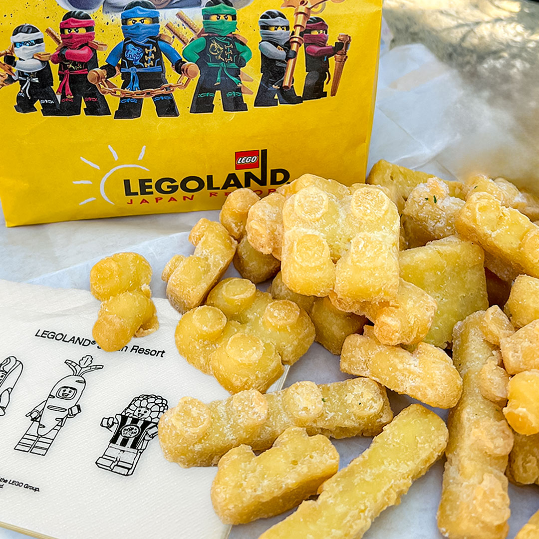LEGOLAND_Japan's tweet image. /
8/2(土)、3(日)は
#レゴランドウィークエンド✨
\
大人気メニューの「シャカシャカレゴポテト」が2日間限定で復活🍟❤
フレーバーはコーンポタージュとバーベキューの2種類から選べるよ🎶🌽🍖
みんなはどっちが食べたい❓
販売店舗:オアシス・スナック
▶legoland.jp/operation/year…
#レゴランド