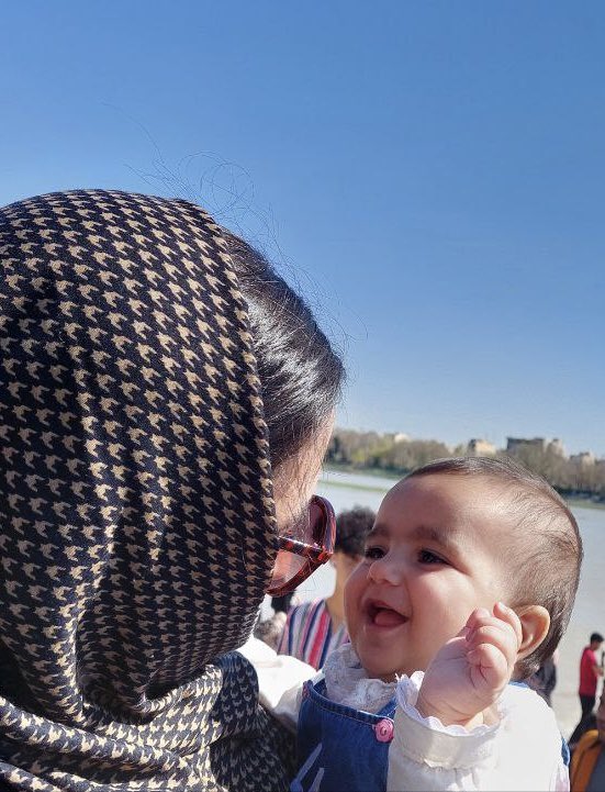 Nasimamb's tweet image. دو سال پیش در چنین روزی معجزهای وارد زندگی من شد…
دو سال پیش مادر شدم و معنای عشق، صبر و بیخوابی را با تمام وجودم لمس کردم. هر روز با لبخندهای کوچکش بزرگ شدم و آموختم.
امروز دو سال است که قلبم بیرون از سینهام نفس میکشد…
و چه افتخاری بالاتر از ‘مادر بودن’؟