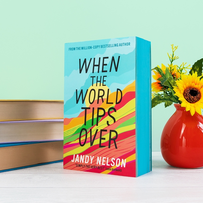 WalkerBooksYA's tweet image. We have more summer reading recommendations for you!
☀️ The most beautifully written novel of love, secrets and enchantment
🍨 Romance and mystery in the Tuscan sun
☕️ A warm contemporary YA about love after loss
🌌 Romeo & Juliet but set in Memphis!