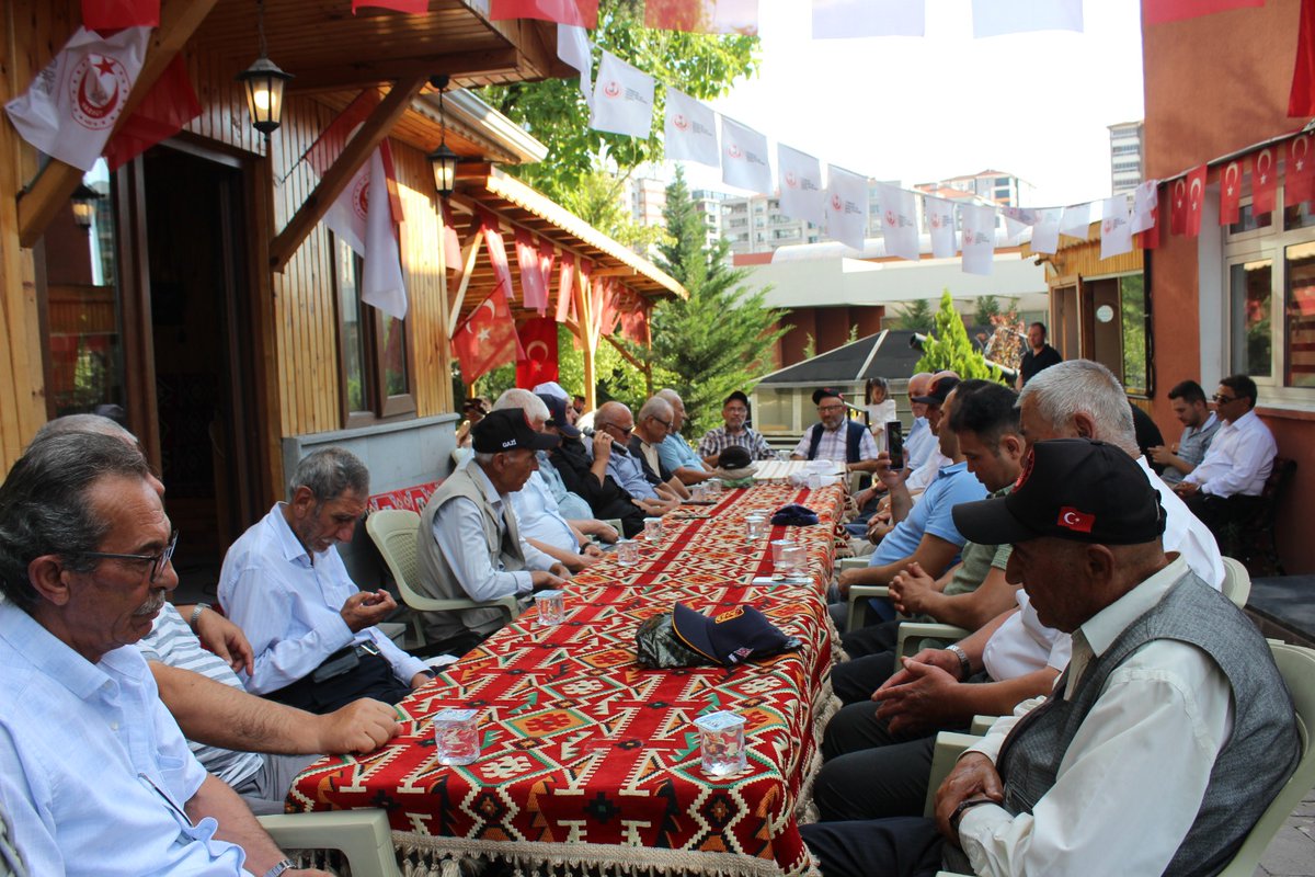 Kıbrıs Barış Harekâtı’nın 51’inci yıl dönümünde, Kıbrıs Türk halkının var olma mücadelesi için can veren şehitlerimizi ve gazilerimizi anmak ve yad etmek için, Kıbrıs Gazilerimizin katılımıyla Genel Merkezimizde Anma Programı düzenledik.

Genel Başkanımız Gazi <a href="/lokman_aylar/">Gazi Lokman Aylar</a>
