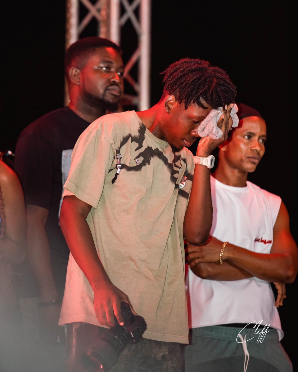 1cliff_'s tweet image. Every artist deserves to be seen, it was your turn 🤙🏾 MASTER @__theSeyram 💀🔥
Caught the camera wizard off guard 🎬
My brother ❤️