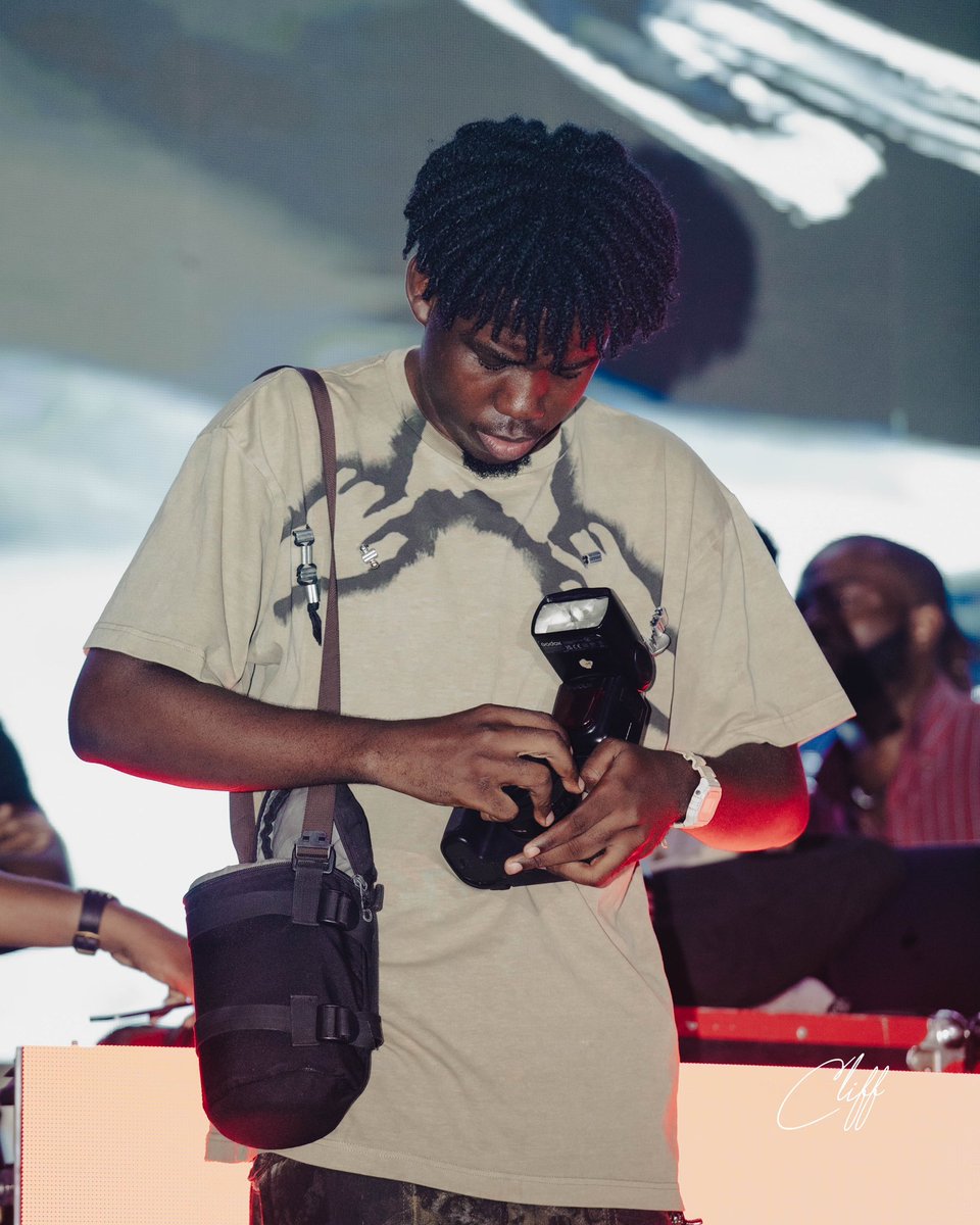 1cliff_'s tweet image. Every artist deserves to be seen, it was your turn 🤙🏾 MASTER @__theSeyram 💀🔥
Caught the camera wizard off guard 🎬
My brother ❤️