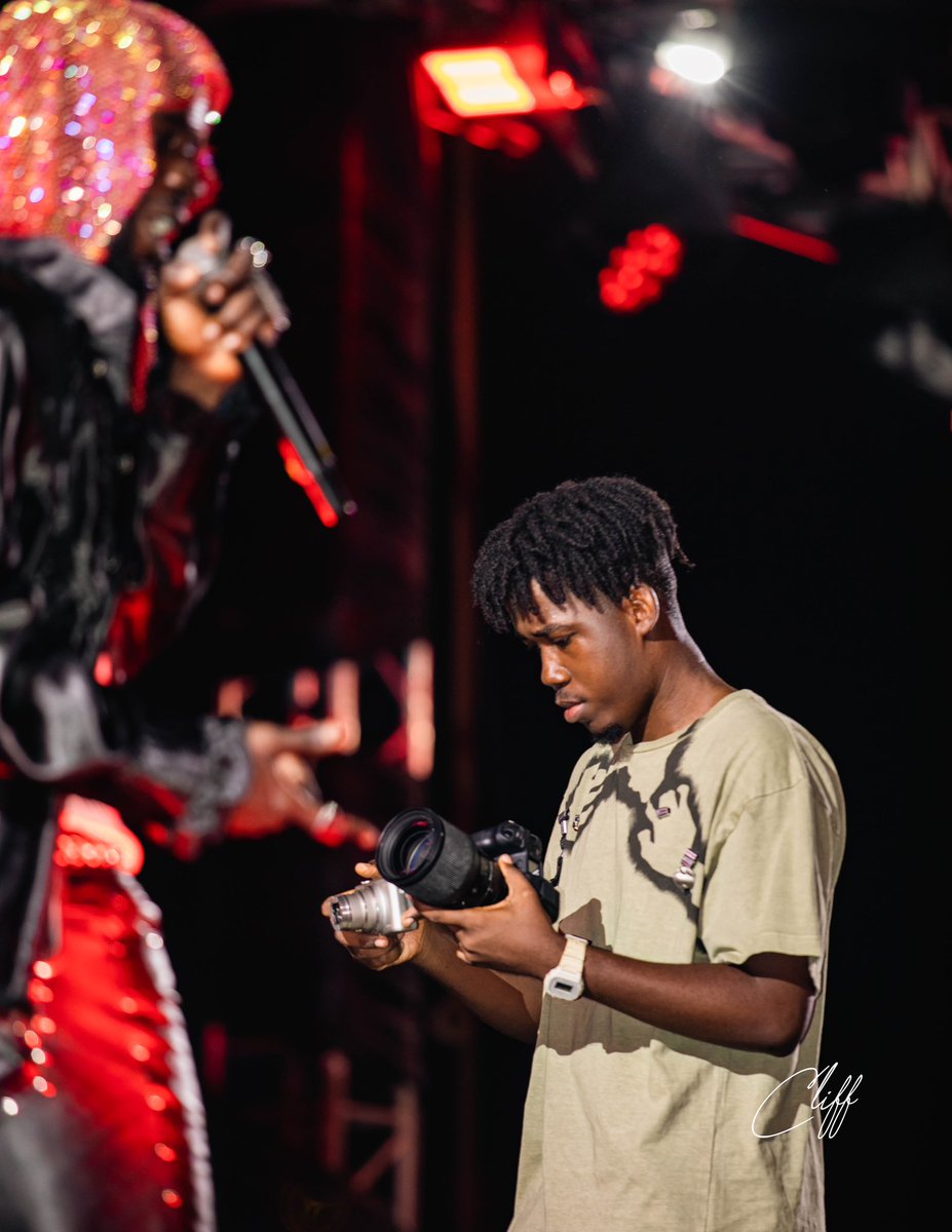 1cliff_'s tweet image. Every artist deserves to be seen, it was your turn 🤙🏾 MASTER @__theSeyram 💀🔥
Caught the camera wizard off guard 🎬
My brother ❤️