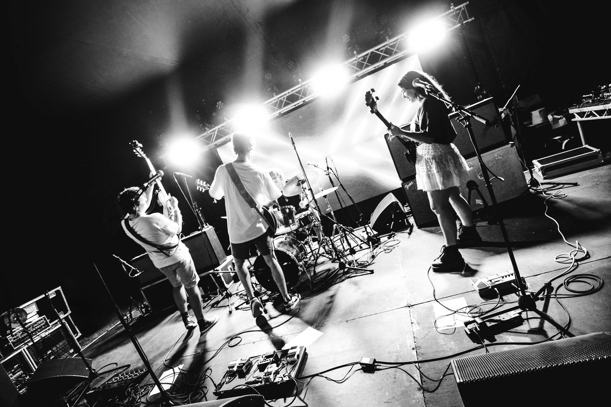 RIVIA_BAND's tweet image. Still not over @IsleOfWightFest with @This_Feeling, here’s another little piccy spam from the best @romytakesphotos ❤️