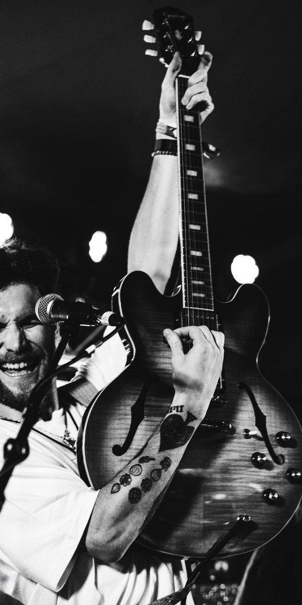 RIVIA_BAND's tweet image. Still not over @IsleOfWightFest with @This_Feeling, here’s another little piccy spam from the best @romytakesphotos ❤️