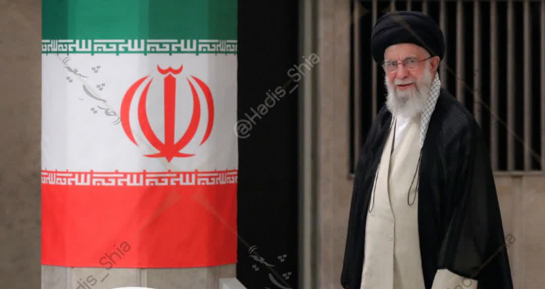 hossein1059's tweet image. بندگان (خاص خداوند) رحمان، کسانی هستند که با آرامش و بیتکبّر بر زمین راه میروند؛ و هنگامی که جاهلان آنها را مخاطب سازند (و سخنان نابخردانه گویند)، به آنها سلام میگویند (و با بیاعتنایی و بزرگواری میگذرند).