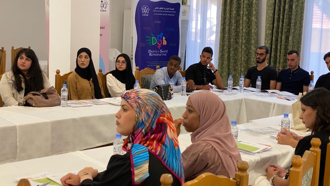 📣 25 jeunes leaders bénévoles bénéficient depuis hier, 20 juillet 2025, d'une formation en #éducation_sexuelle_complète, en 🤝 avec @AAPF avec pour🎯le renforcement de leurs capacités en com et #leadership pour diffuser des infos fiables en matière d'#ESC.

<a href="/UNALGERIA/">Nations Unies en Algérie</a>