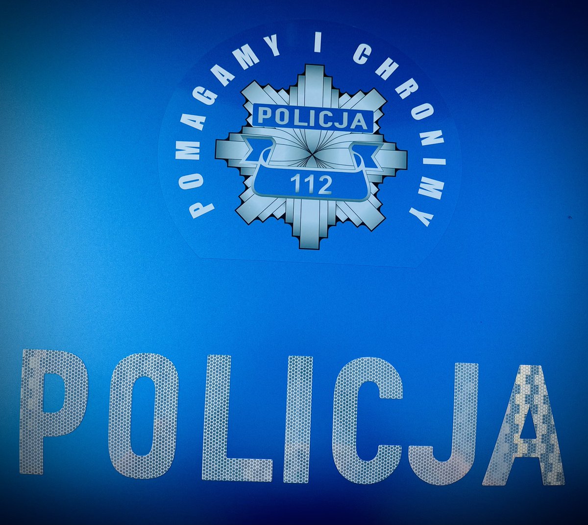 KWPwSzczecinie's tweet image. 👮♂️🚓 SZYBKA REAKCJA – URATOWALI ŻYCIE!
Kryminalni z Komisariatu Szczecin-Dąbie odnaleźli nieprzytomną 47-latkę w zaparkowanym aucie na terenie leśnym, w pobliżu jeziora. Kobieta nie oddychała – mundurowi natychmiast przystąpili do resuscytacji i wezwali Zespół Ratownictwa…