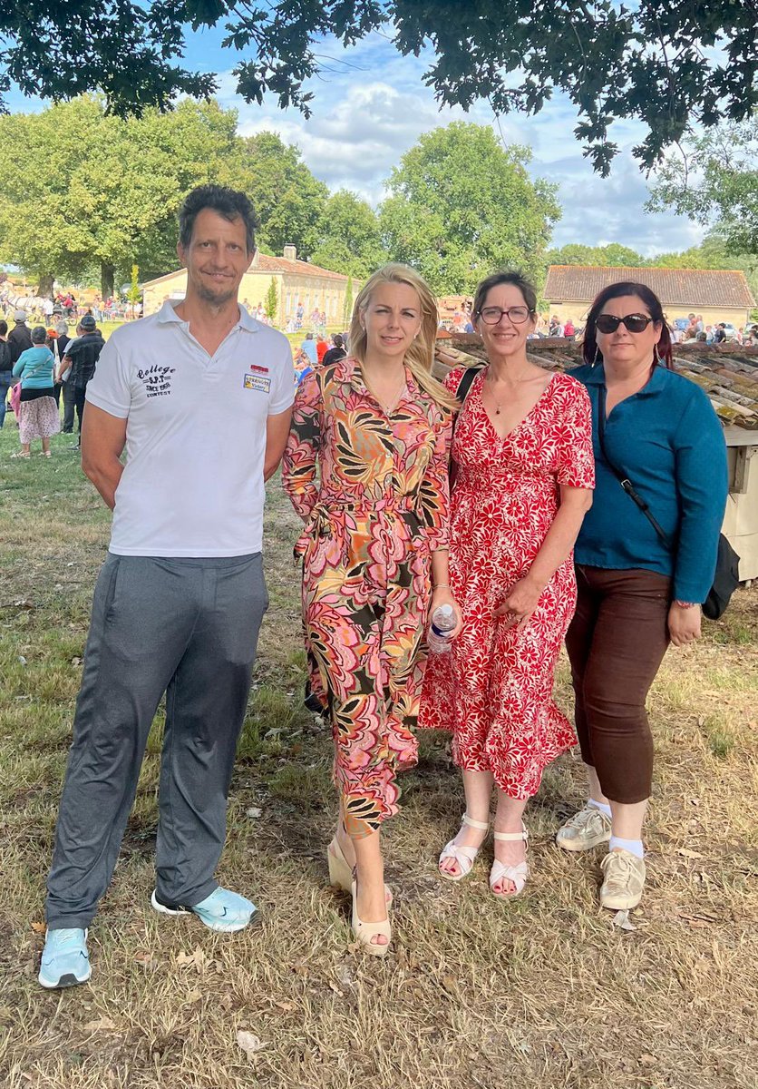 diaz_edwige's tweet image. 🐴 En cette fin de week-end de terrain, avec @dumaschristine1, @FrederiqueJoint et Jean Bacquart Maxime, nous avons admiré les chevaux à l’occasion de la fête du cheval de trait organisé par l’association trait33.
👏🏻Bravo aux bénévoles pour leur engagement !