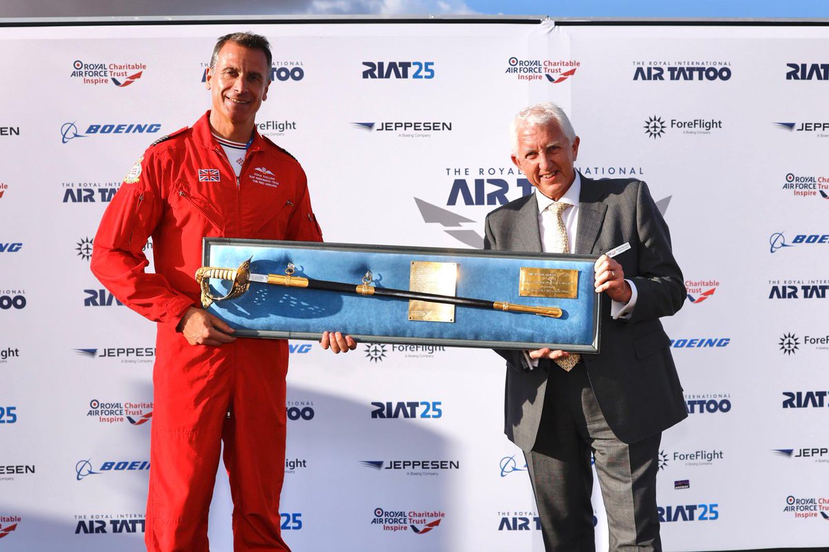 rafredarrows's tweet image. Award-winners! Wonderful to receive the Steedman Sword on the final day of the Air Tattoo. It is presented to the British participant with the most notable contribution to the event. Thank you to all of those who made RIAT 2025 one to remember!
📸 Greenlys Photography