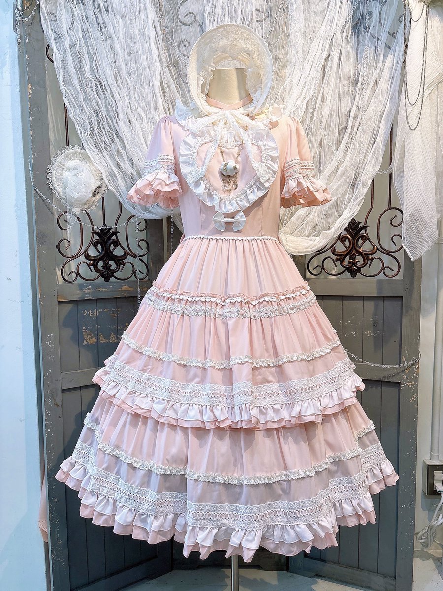 HoshibakoWorks1's tweet image. #星箱原宿店 サマーセール開催中☀️
スタッフオススメコーデのご紹介🎀
♡推しワンピース (10%off)
♡ふわふわ雲と星のブローチ(10%off)
♡サマーピクニック 2wayボンネット
さらっとした生地感のワンピースで
夏でもお出かけしやすいコーディネートとなっています♡
お得な期間にぜひご覧ください♪