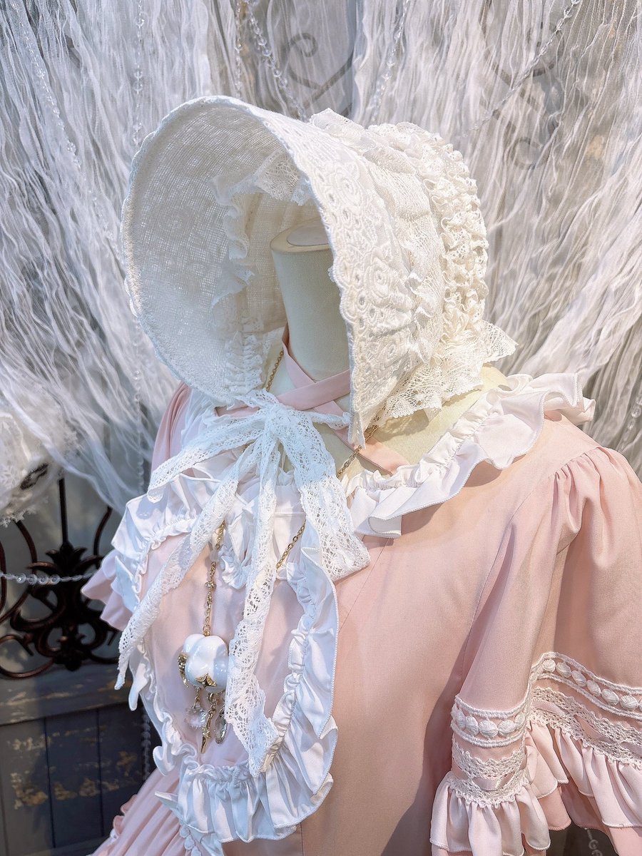 HoshibakoWorks1's tweet image. #星箱原宿店 サマーセール開催中☀️
スタッフオススメコーデのご紹介🎀
♡推しワンピース (10%off)
♡ふわふわ雲と星のブローチ(10%off)
♡サマーピクニック 2wayボンネット
さらっとした生地感のワンピースで
夏でもお出かけしやすいコーディネートとなっています♡
お得な期間にぜひご覧ください♪