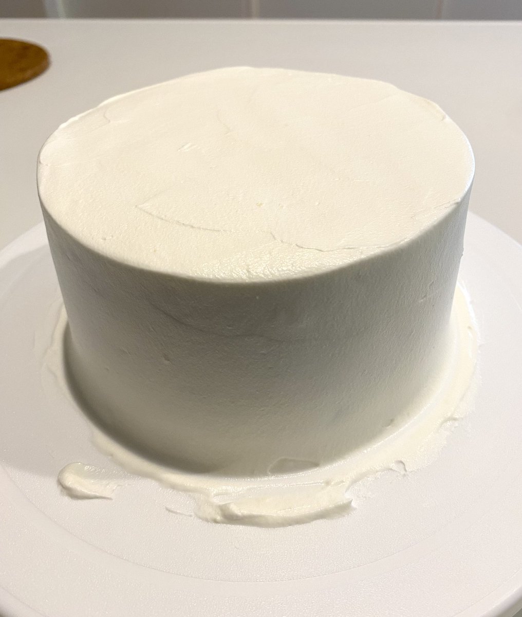 001100vs's tweet photo. 桃ケーキ🍑を作りました
少しずつナッペが上達してきてるかも

 #お菓子作り https://t.co/Vj48Z6TgZz