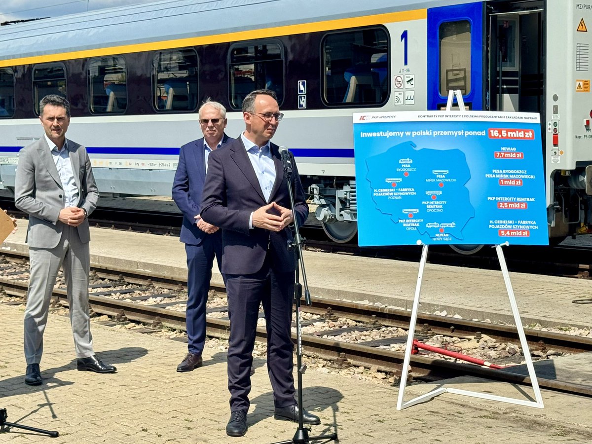 DariuszKlimczak's tweet image. 📢 PKP Intercity odbiera kolejne zmodernizowane wagony! 🚆💺
Narodowy przewoźnik wzmacnia park taborowy! Zaprezentowało właśnie 8 pierwszych z 24 wagonów serii 152A, zmodernizowanych przez PESA Mińsk Mazowiecki.
💰 Wartość kontraktu: ponad 150 mln zł, finansowane ze środków KPO…