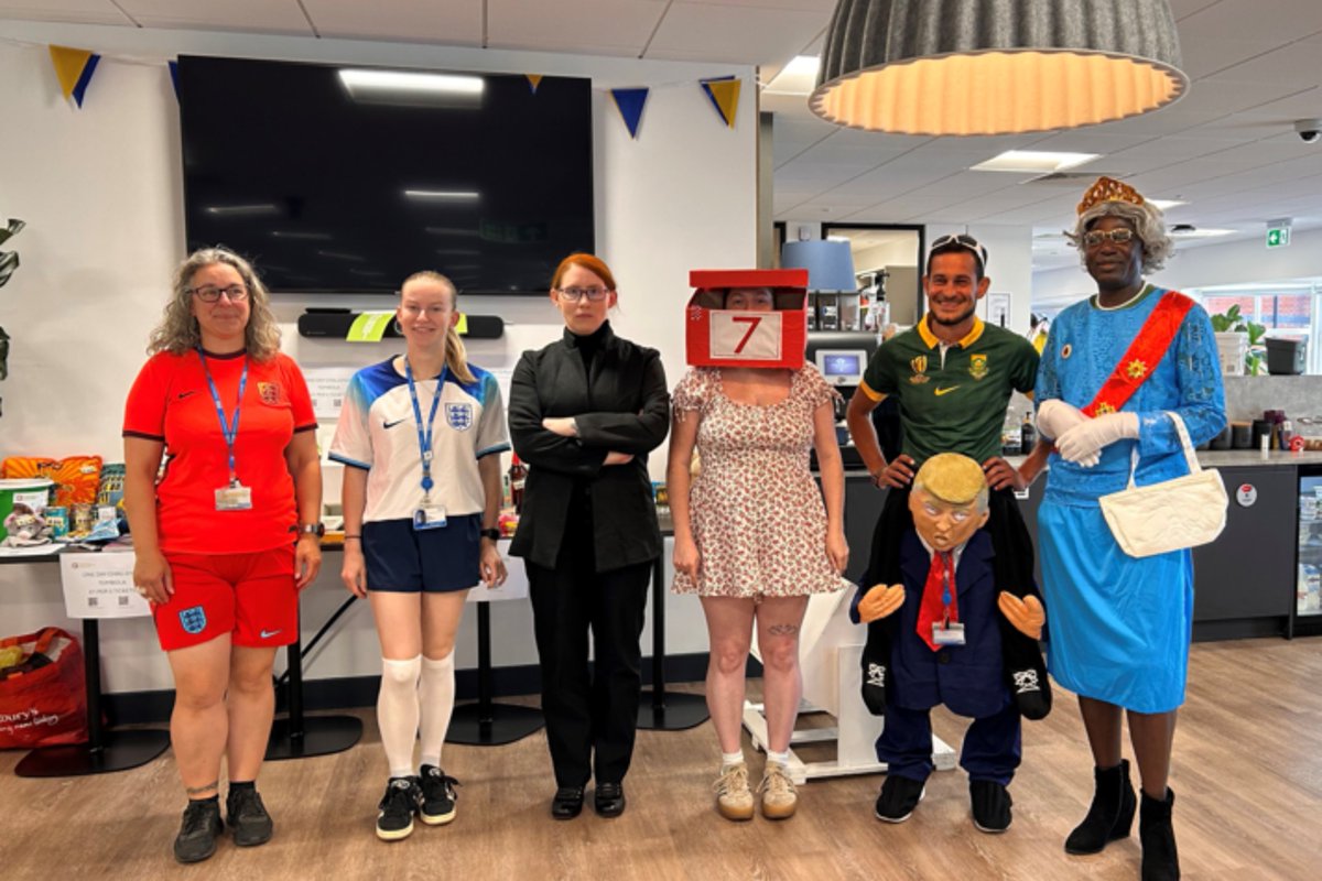 hannahsmithPDSA's tweet image. A massive thank you to @NHS_SBS who have raised a whopping £1049.32 for @PortsmouthDSA during their Gameshow Showdown – One Day Challenge!
They had a day jam packed full of games and competitions including a Scavenger Hunt, Bingo, a bake off and a fancy dress competition! 💚