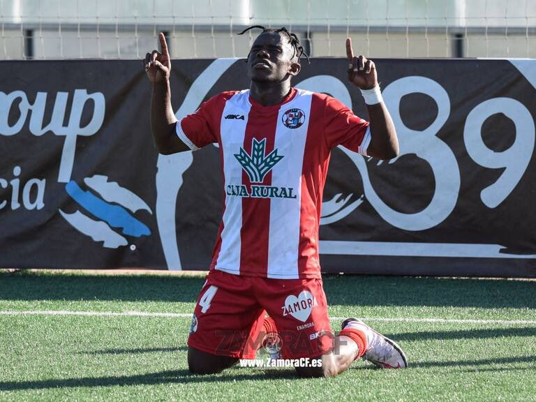 Adrián Herrero (@herreroadrian) on Twitter photo Informa <a href="/__AngelGarcia__/">Cazurreando</a> que varios equipos de Primera RFEF estarían interesados en Luis Rivas, entre ellos el Antequera.
Si el Antequera quiere al colombiano y el Zamora a Luismi Luengo... aquí podría estar la llave 🔑 Informa <a href="/__AngelGarcia__/">Cazurreando</a> que varios equipos de Primera RFEF estarían interesados en Luis Rivas, entre ellos el Antequera.
Si el Antequera quiere al colombiano y el Zamora a Luismi Luengo... aquí podría estar la llave 🔑