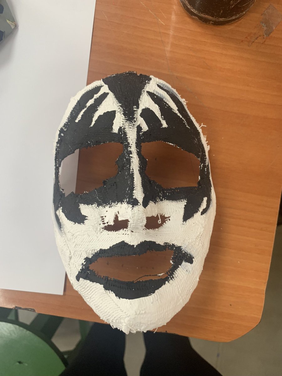 Throwback to the time when we did an art project in school, and I molded my face with cast material and the painted it like a kiss mask LMAO so creepy
