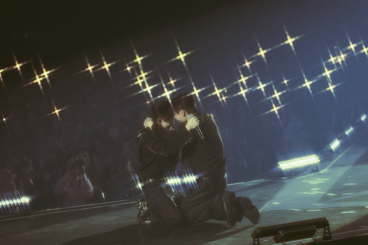 Ppsanta's tweet image. การหยุดเวลาในครั้งนี้มันโคตรจะพิเศษ เวลามันผ่านไปไวมากจริงๆ รู้สึกเหมือนพึ่งเริ่มซ้อมแต่แปบเดียวก็ผ่านวันคอนมาทั้งสองวันแล้ว มีความสุขที่สุดที่ได้เจอทุกคน ได้สนุกไปด้วยกัน ช่วงเวลานี้จะเป็นช่วงเวลาที่ผมจะไม่มีวันลืมไปตลอดชีวิต ขอบคุณทุกๆคนที่มาร่วมหยุดเวลากันในครั้งนี้ ขอบคุณที่…