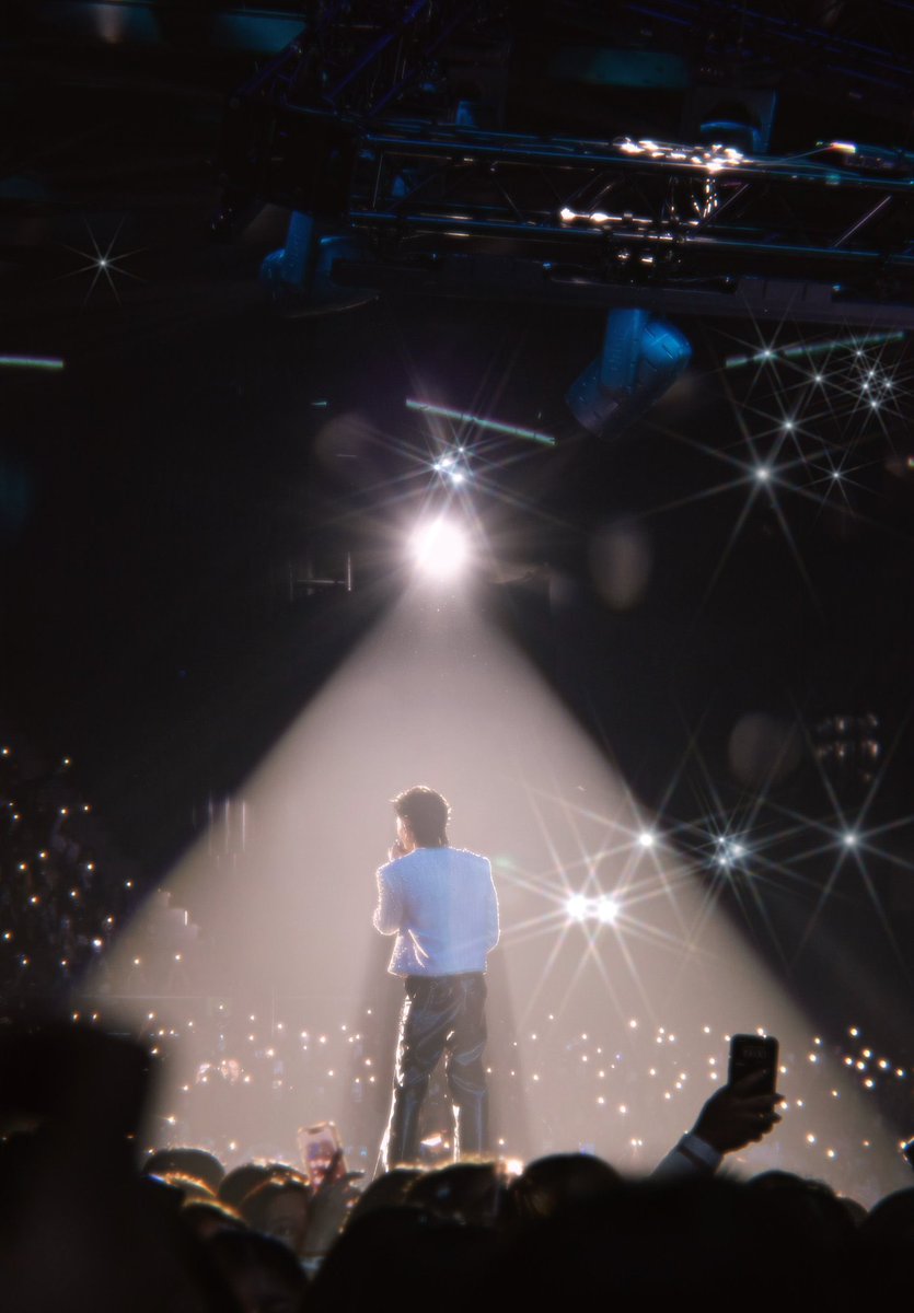 Ppsanta's tweet image. การหยุดเวลาในครั้งนี้มันโคตรจะพิเศษ เวลามันผ่านไปไวมากจริงๆ รู้สึกเหมือนพึ่งเริ่มซ้อมแต่แปบเดียวก็ผ่านวันคอนมาทั้งสองวันแล้ว มีความสุขที่สุดที่ได้เจอทุกคน ได้สนุกไปด้วยกัน ช่วงเวลานี้จะเป็นช่วงเวลาที่ผมจะไม่มีวันลืมไปตลอดชีวิต ขอบคุณทุกๆคนที่มาร่วมหยุดเวลากันในครั้งนี้ ขอบคุณที่…