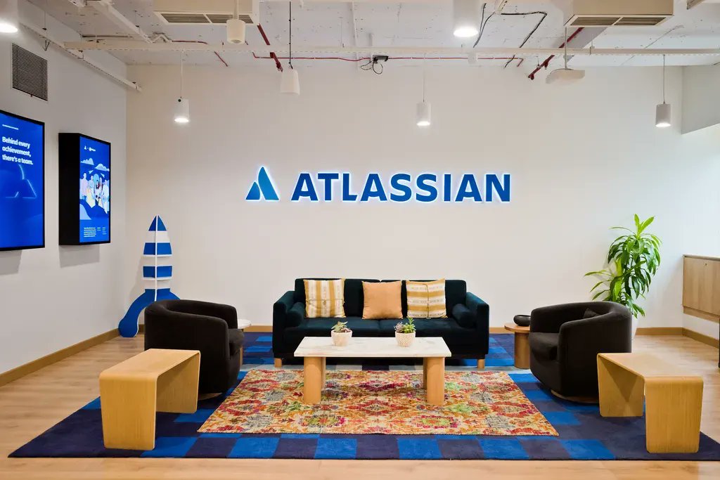 Ali_alalshikh's tweet photo. كيف تمكنت هذه الشركة من تحقيق هذا النمو المرعب ؟‼️

@Atlassian هي واحدة من أكبر الشركات التقنية في العالم بتقييم 45 مليار دولار ، تمكنت في 2023 من تحقيق دخل سنوي بلغ 4 مليار دولار ولكنه في 2013 كان دخلها السنوي 149 مليون دولار فقط

هذا المقال عن سحر المؤشرات في نمو الشركات https://t.co/rHITfjEZos