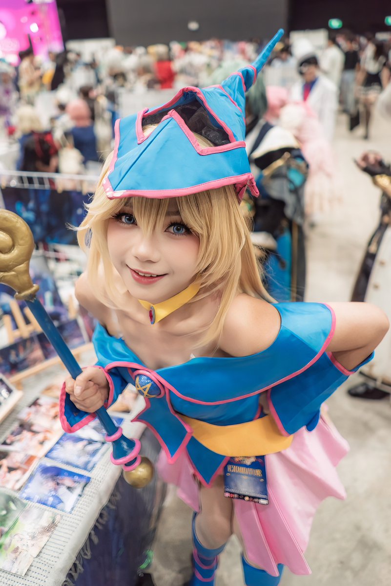 CosplaysNaT's tweet image. Yu-Gi-Oh! Dark Magician Girl
Cosplayer: Hojicha Latte Cos Cos
Filmed at Kokoro 07
Full Video that I took at the event: youtu.be/nNtU-KgCyWs
#cosplay #cosplaygirl #kokoro #yugioh #darkmagiciangirl #magician