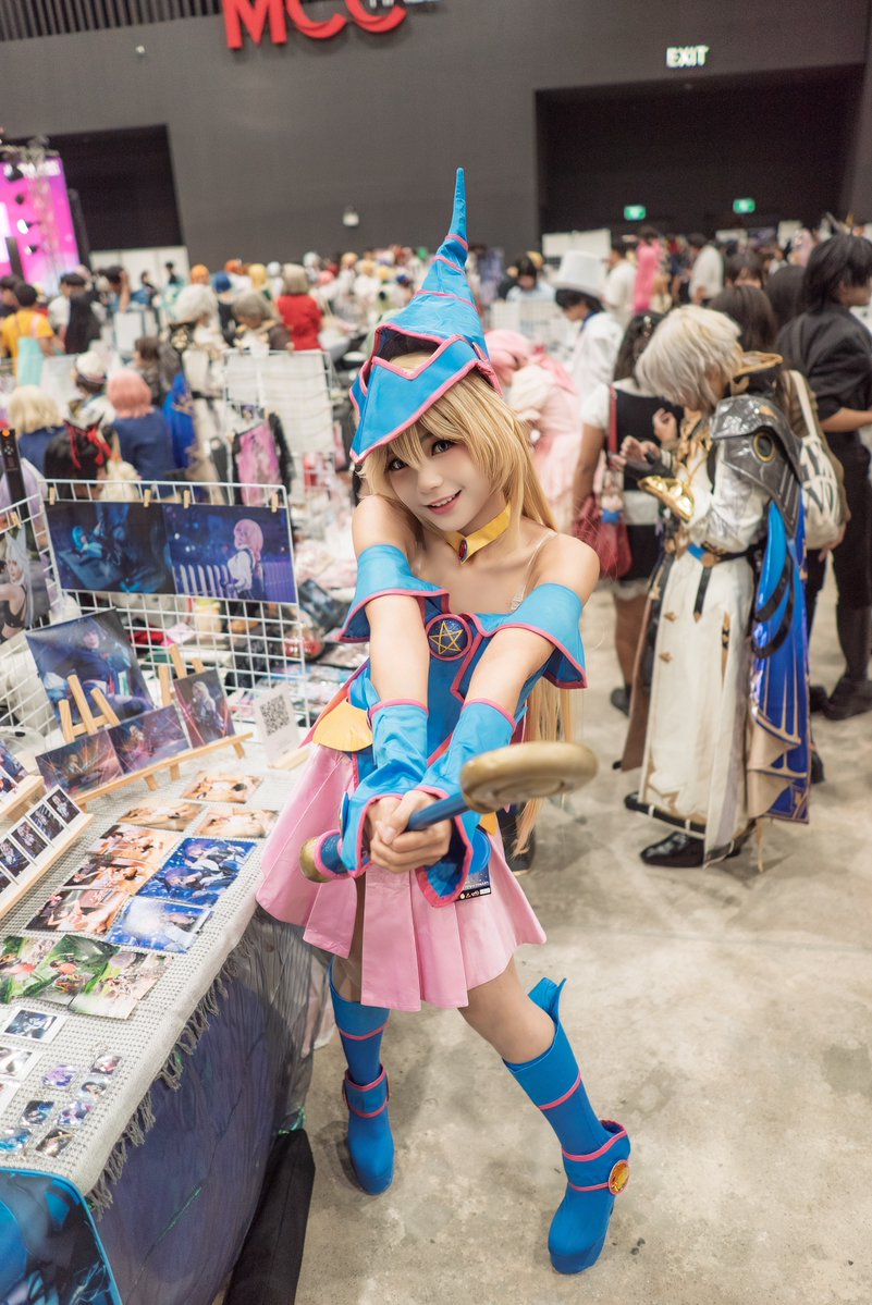 CosplaysNaT's tweet image. Yu-Gi-Oh! Dark Magician Girl
Cosplayer: Hojicha Latte Cos Cos
Filmed at Kokoro 07
Full Video that I took at the event: youtu.be/nNtU-KgCyWs
#cosplay #cosplaygirl #kokoro #yugioh #darkmagiciangirl #magician