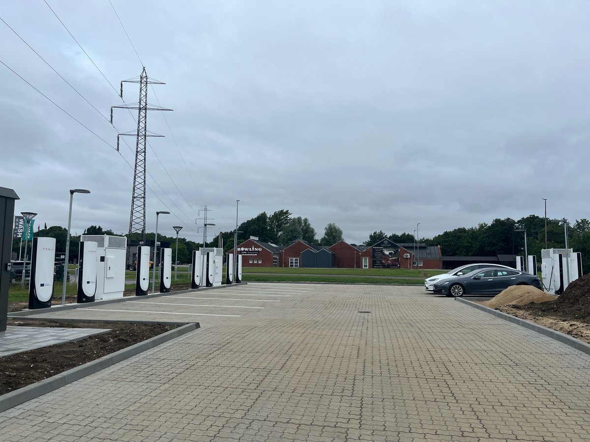 TeslaCharging's tweet image. New Tesla Supercharger: Struer, Denmark (12 stalls)
tesla.com/en_eu/findus?l…