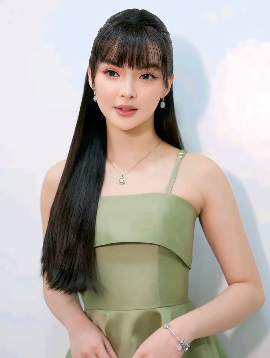 hymnofglass's tweet photo. A face that can pull off any hairstyles✨

#KaiMontinola https://t.co/HXeIuTt3V8