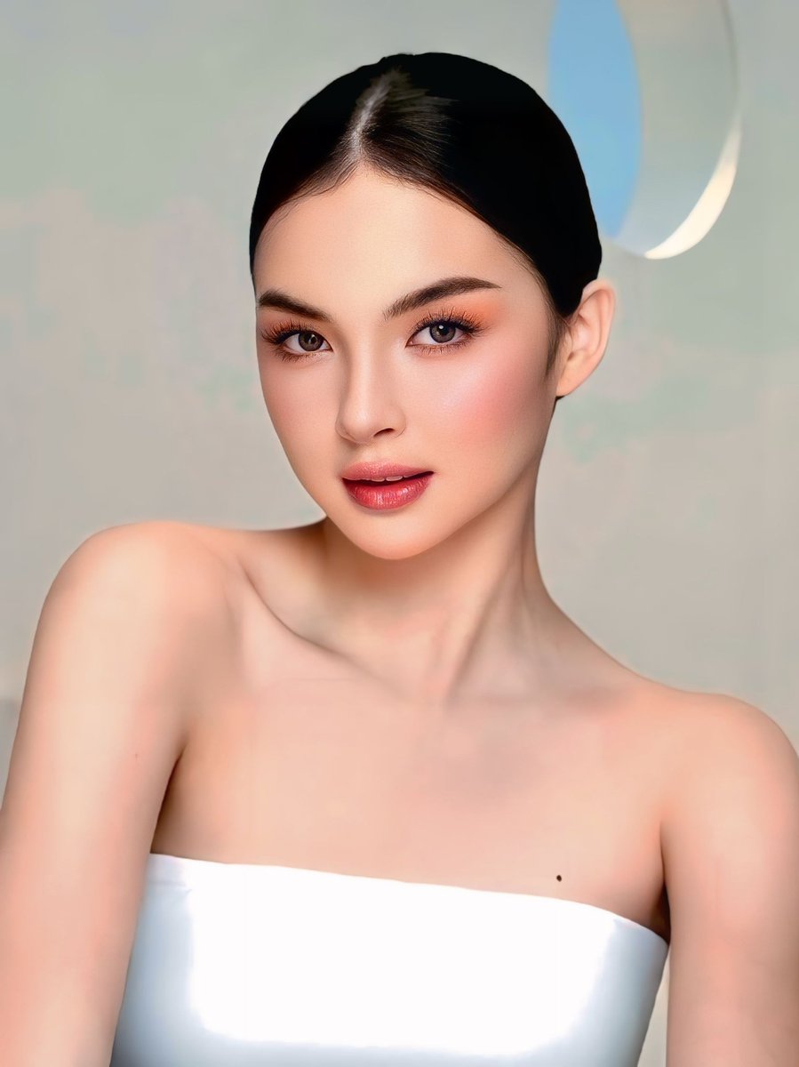 hymnofglass's tweet photo. A face that can pull off any hairstyles✨

#KaiMontinola https://t.co/HXeIuTt3V8