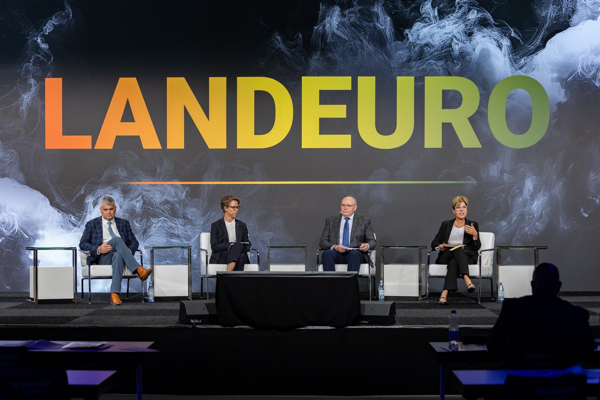 USArmyEURAF's tweet image. #LANDEURO last week focused on crucial industrial resilience for #NATO & global deterrence! 🌍 The "Updating the Arsenal of Democracy" panel (July 17) underscored the need for co-production & shared investment as demand for munitions surges. 🚀 army.mil/article/287174
