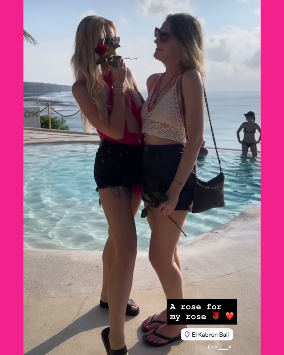 sodramaticpod's tweet image. FWAW's Clarette and Rachael, who both bonded on Thomas' farm, have reunited in Bali! 🏝️🩷

#FarmerAu #FarmerWantsAWife #FWAW #SoDramatic