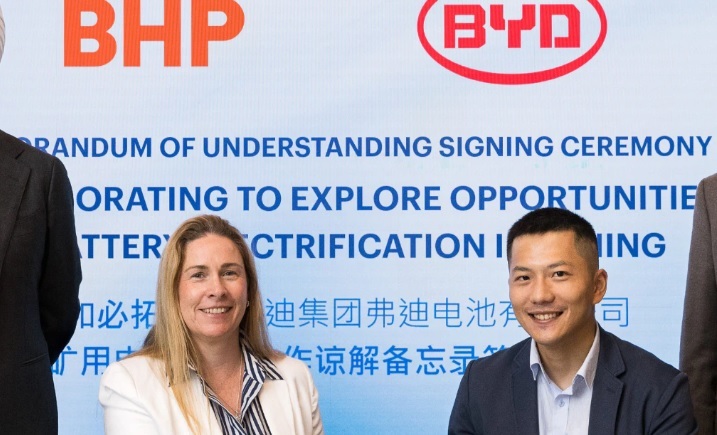 🔋 BHP is charging ahead on decarbonisation.

hubs.ly/Q03xCXk20

#IMARC #BHP #Decarbonisation #MiningInnovation #Sustainability #BatteryTech #BYD #CATL #ESG #ResourcesIndustry #MiningNews