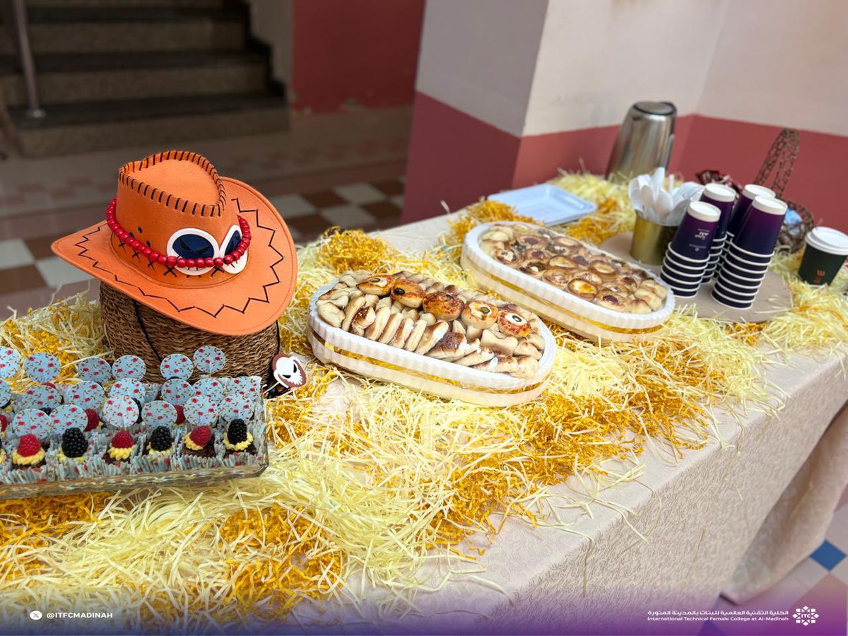 ItfcMadinah's tweet image. أقامت الكلية التقنية العالمية للبنات في المدينة المنورة مخيمًا صيفيًا مميزًا بالتعاون مع الجمعيات الخيرية في المنطقة. يتضمن دورات تدريبية قصيرة تفاعلية، إيمانا منها بأهمية المسؤولية المجتمعية ولتنمية مهارات المستفيدين من خدمات الجمعيات.