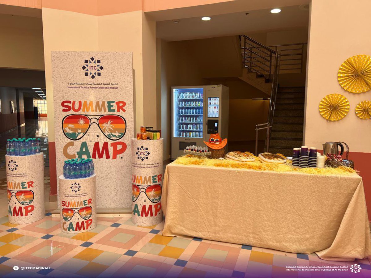 ItfcMadinah's tweet image. أقامت الكلية التقنية العالمية للبنات في المدينة المنورة مخيمًا صيفيًا مميزًا بالتعاون مع الجمعيات الخيرية في المنطقة. يتضمن دورات تدريبية قصيرة تفاعلية، إيمانا منها بأهمية المسؤولية المجتمعية ولتنمية مهارات المستفيدين من خدمات الجمعيات.