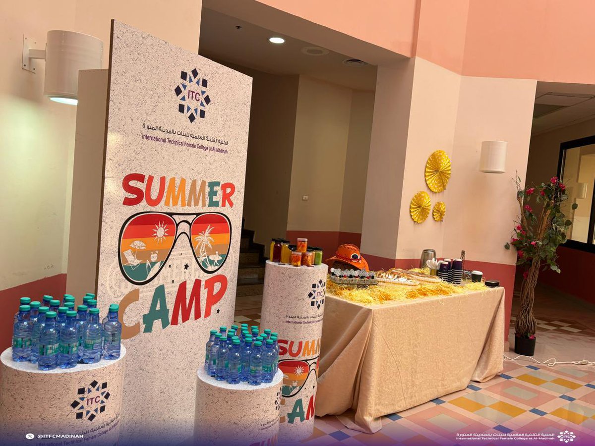 ItfcMadinah's tweet image. أقامت الكلية التقنية العالمية للبنات في المدينة المنورة مخيمًا صيفيًا مميزًا بالتعاون مع الجمعيات الخيرية في المنطقة. يتضمن دورات تدريبية قصيرة تفاعلية، إيمانا منها بأهمية المسؤولية المجتمعية ولتنمية مهارات المستفيدين من خدمات الجمعيات.