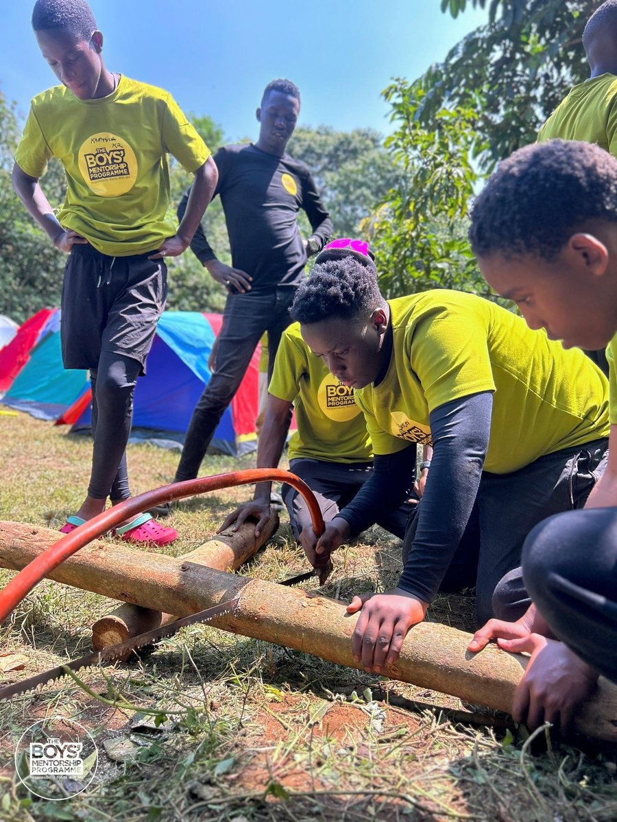 GODFREY_Kutesa's tweet image. Summer Survival Camp 🏕️-
Build your own tent ⛺️ if you want to sleep 😴 well in the wilderness!!
