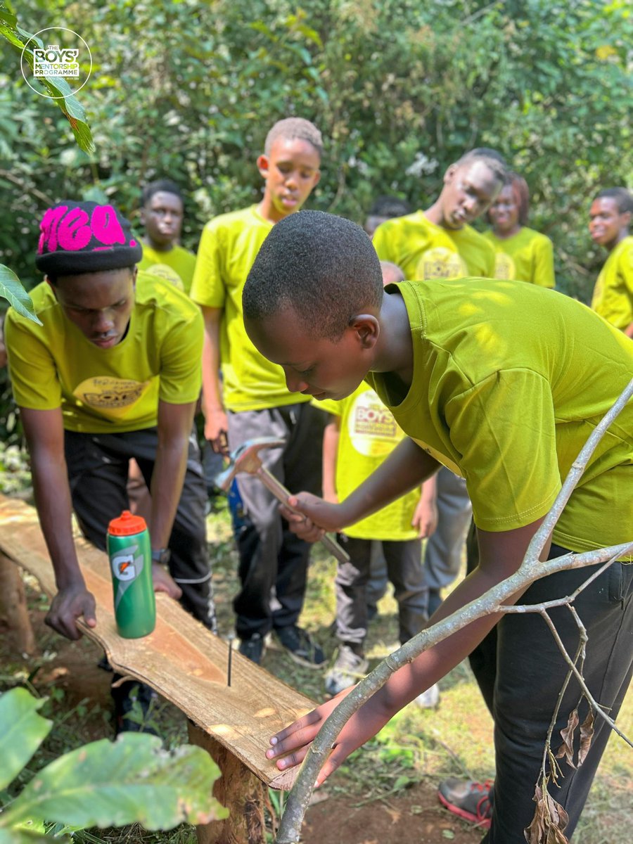 GODFREY_Kutesa's tweet image. Summer Survival Camp 🏕️-
Build your own tent ⛺️ if you want to sleep 😴 well in the wilderness!!
