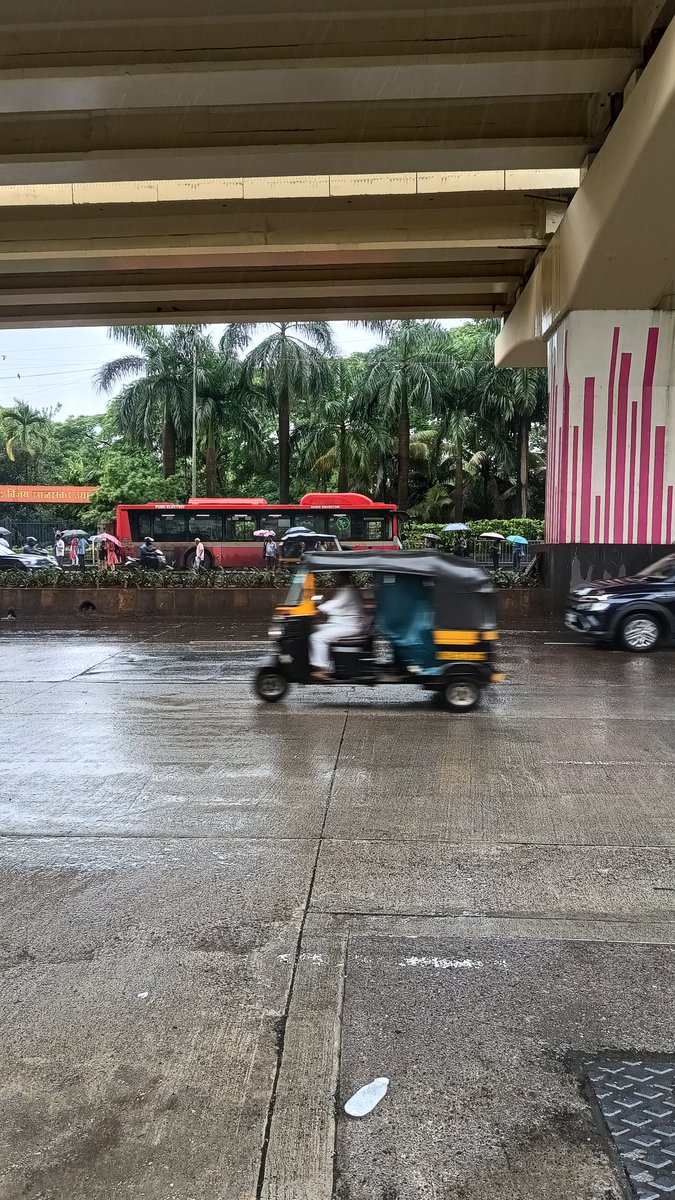 Olectra Breakdown 
Greenfields Bus Stop
<a href="/myBESTBus/">BEST Bus Transport</a>