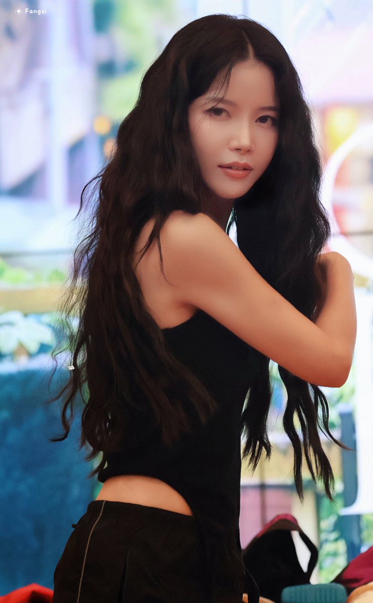 moo_moo_0619_cf's tweet image. 250712☀️🐰
Solar Single Album [Floating Free] 
FAN SIGN EVENT in KAOHSIUNG
😍🥰
#마마무 #MAMAMOO
#솔라 #SOLAR