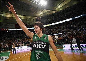 🏀 Ricky Rubio tornarà a defensar la samarreta de la <a href="/Penya1930/">Club Joventut Badalona</a> 

Moment històric per la ciutat de #Badalona i pel moviment verd-i-negre.

El fill pròdig torna a casa.

#Badalona