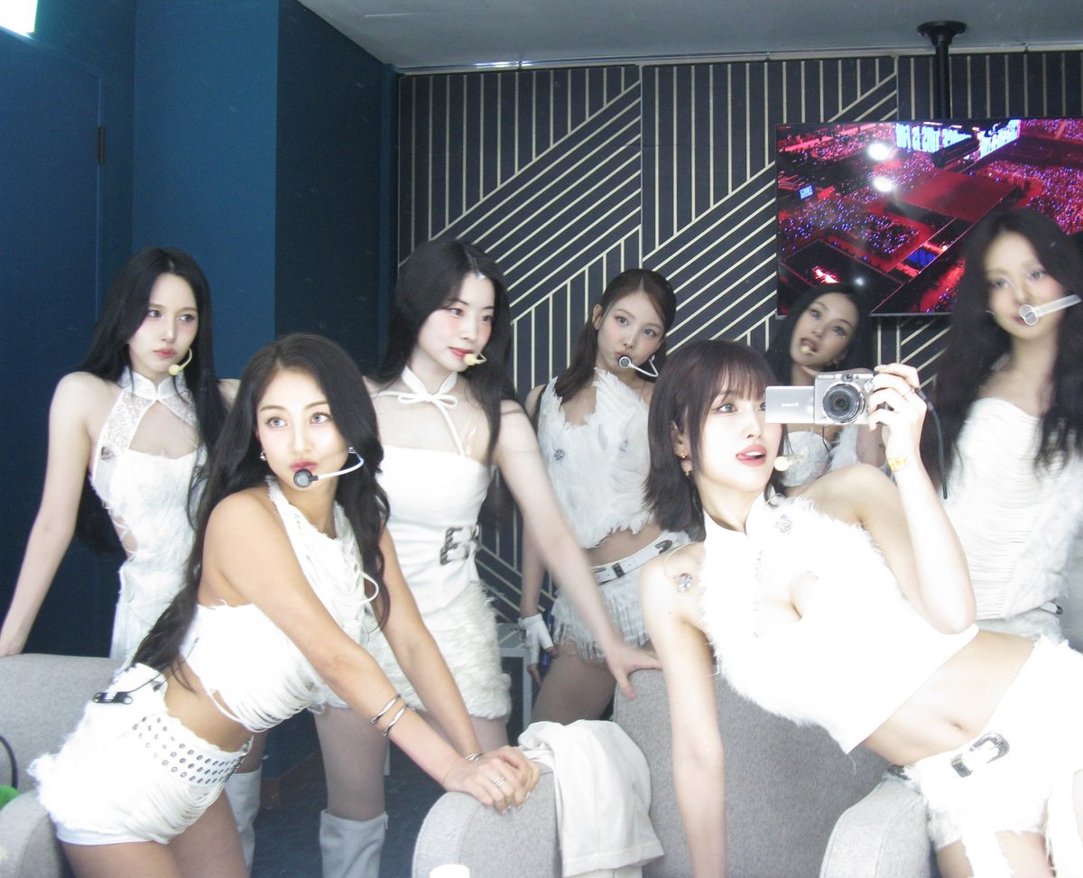 godmitzu's tweet image. TWICE FAMILY PHOTOS 🥺