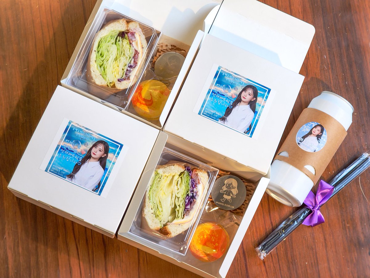 odetodessert_'s tweet image. 카페 오드투디저트 *ᴏᴅᴇ ᴛᴏ ᴅᴇꜱꜱᴇʀᴛ 𝐜𝐚𝐟𝐞
| 🍪 연극 &lt;운빨로맨스&gt;
이선재 배우님 도시락 서포트
• 패키지 1
햄치즈 샌드위치
마카롱
각인판
음료
주문해 주셨습니다!
감사합니다☺️
-
※서포트 문의는 최소 3~4일 전에 미리 말씀해주세요